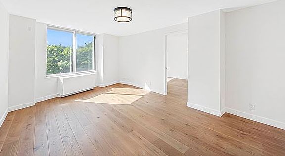 3rd image of 303 Greenwich St #5AB