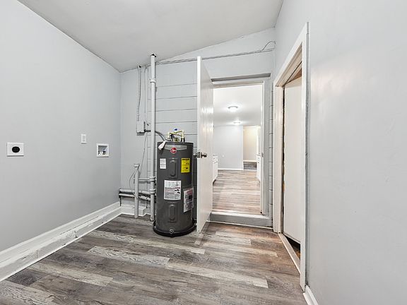 4th image of 2327 Townsend Blvd