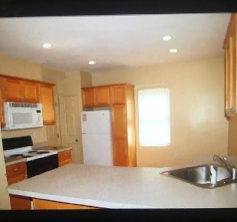 2nd image of 858 Washington St #2