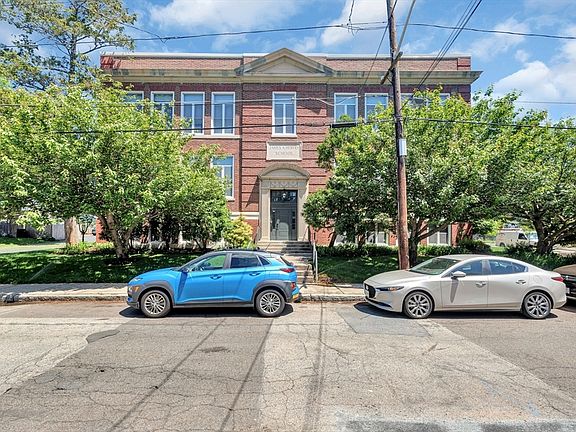 3rd image of 122 Sharon St Unit 203