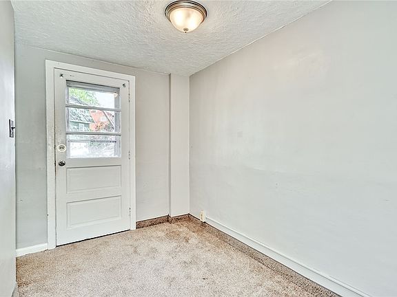 3rd image of 15 Woodneath Cres