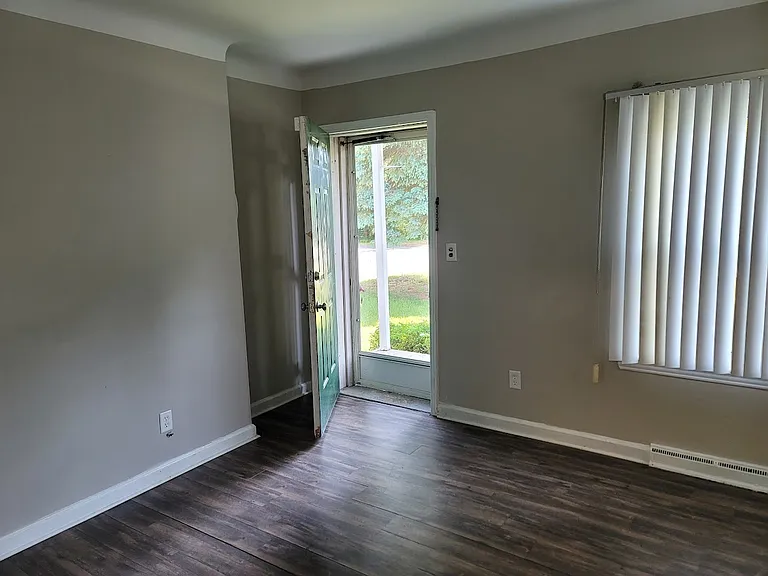 21395 Oxford Ave — Photo 3