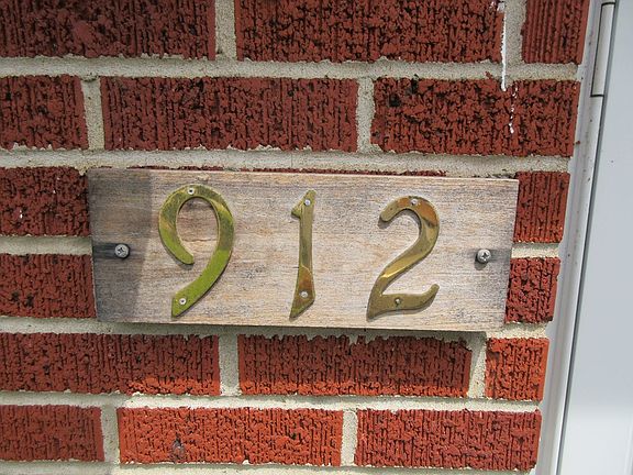 4th image of 912 E Blythe St