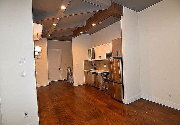 2nd image of 533 Park Pl #1N