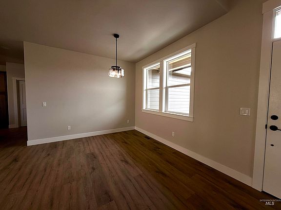 3rd image of 400 Ryan Ln