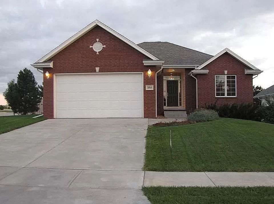 1st image of 3765 Savannah Cir
