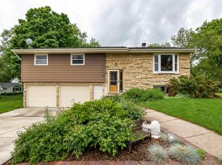 2193 S Way Dr, Dubuque, IA 52002