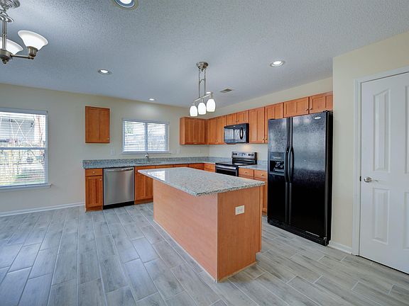 4th image of 104 Pepper Grass Dr