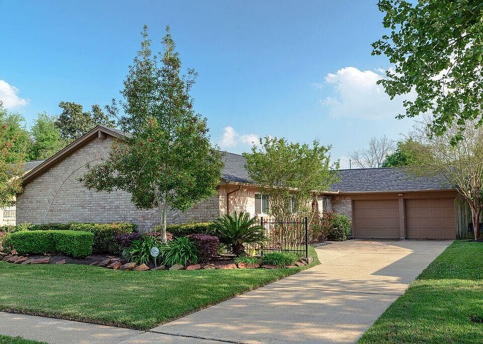 1st image of 9419 Claridge Dr