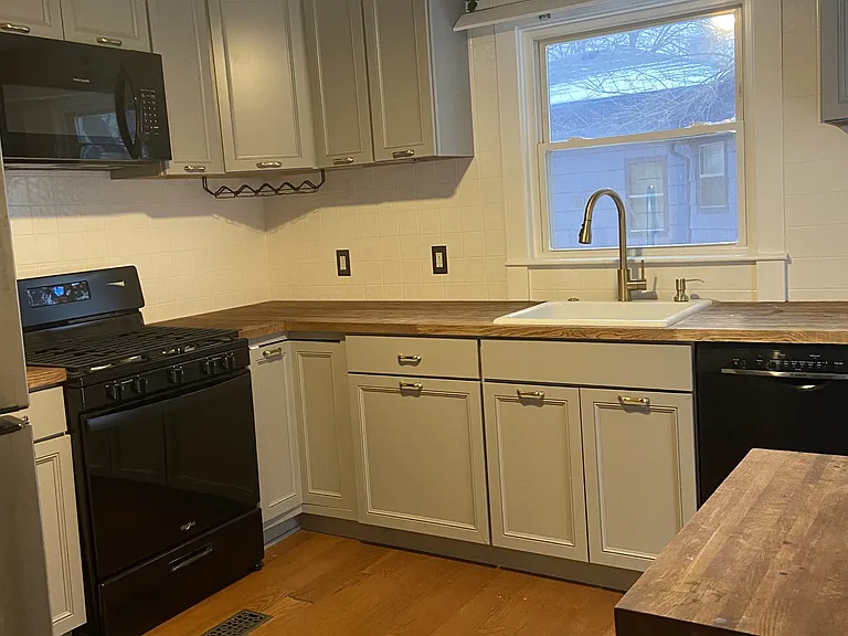 713 Webb St — Photo 1