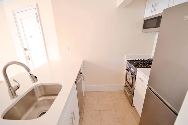 Rented by Street Realty Brokerage LLC | media 3