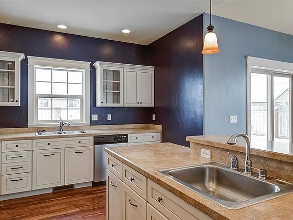 5th image of 905 Las Campanas Dr