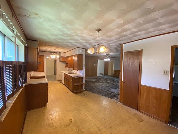 3rd image of 2626 Eastbrook Dr
