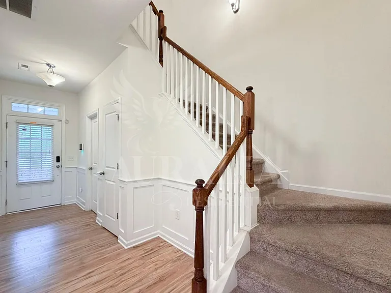 907 Saratoga Dr — Photo 6