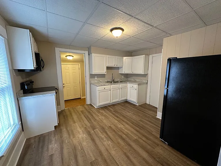 901 E Oak St — Photo 12