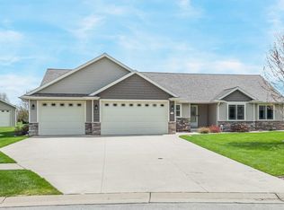 N984 Glennview Dr, Greenville, WI 54942