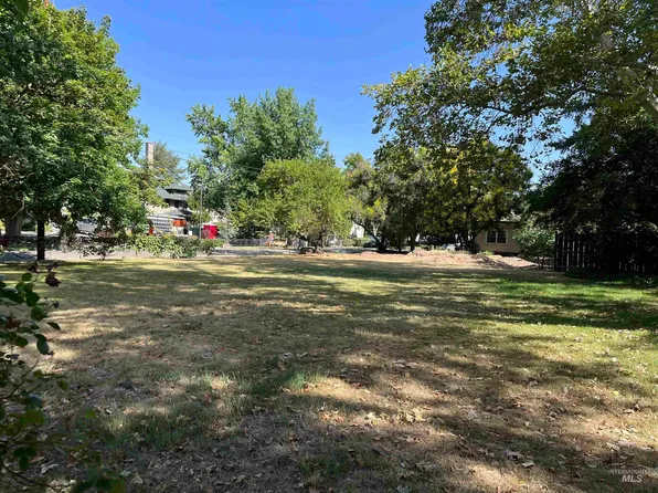 806 E Warm Springs Ave, Boise, ID 83712