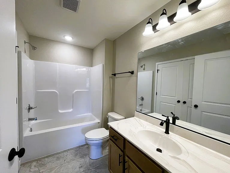 Gateway Place Apartments — Photo 108