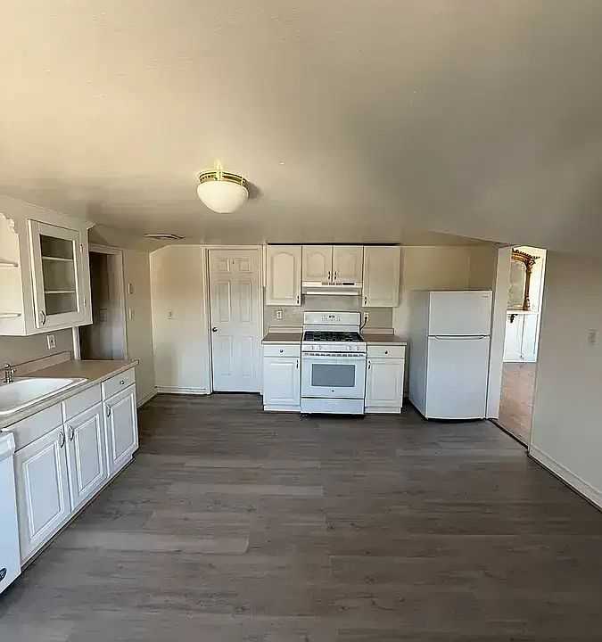 1st image of 23 Brown St APT 3