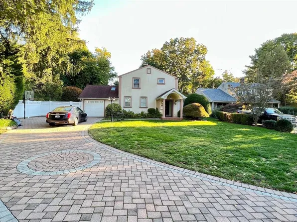 200 Yale Street, Roslyn Heights, NY 11577