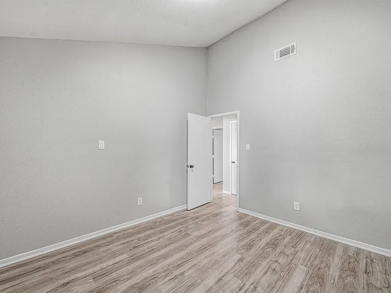 2911 Waypark Dr — Photo 23