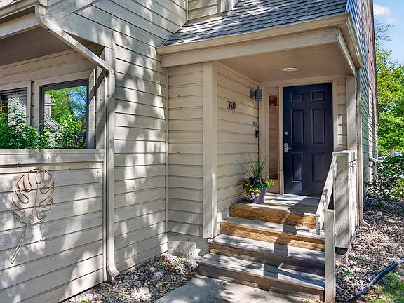 5th image of 749 Meadow Glen Dr