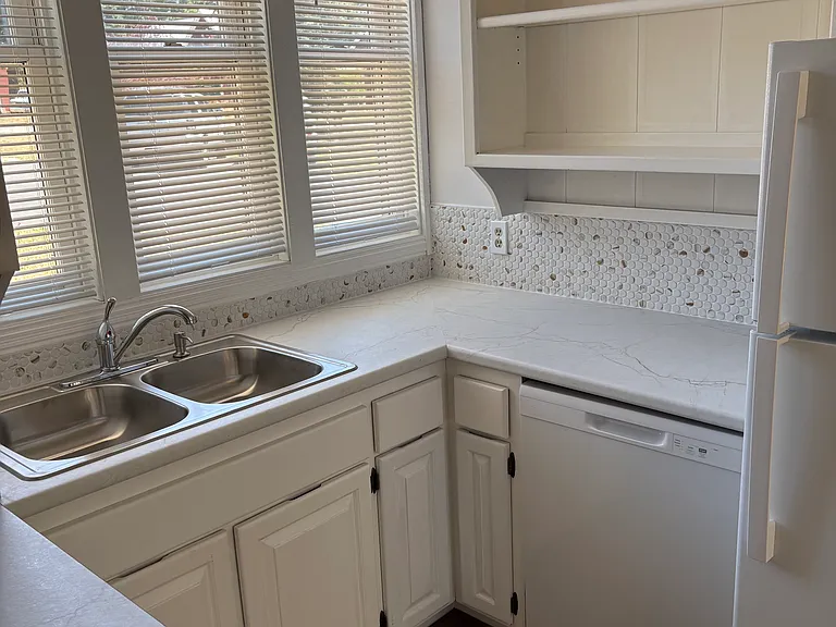 308 Silver Queen South 101A — Photo 3