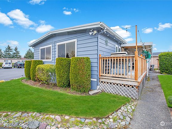 4th image of 210 37th Street SE #135