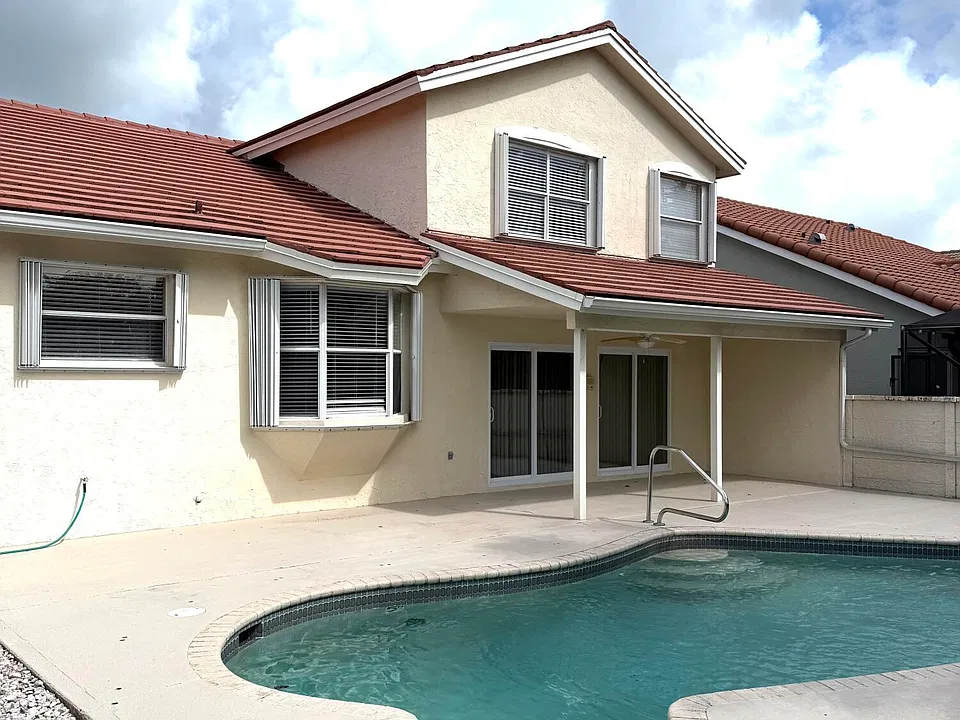 18292 Clear Brook Cir