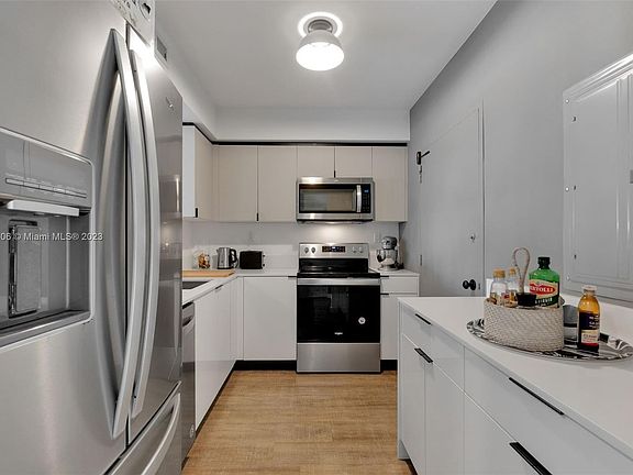 4th image of 5601 Collins Ave APT 419