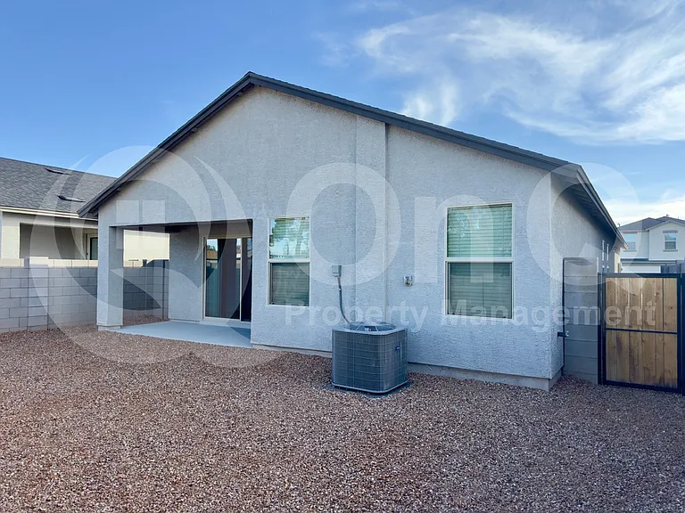 4069 E Market St — Photo 15