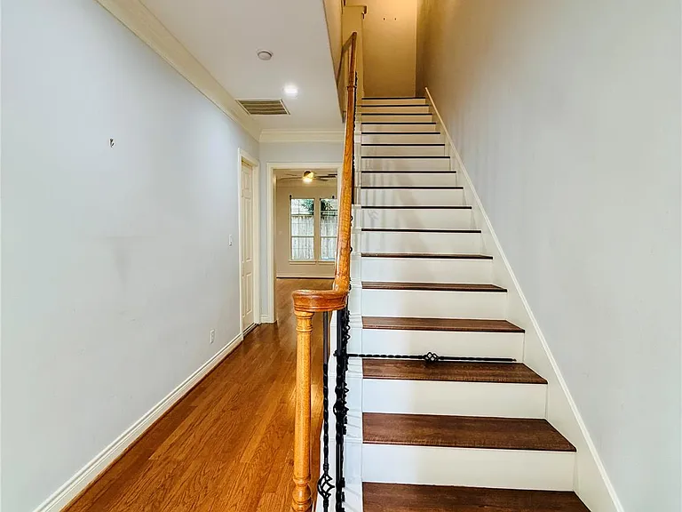 3526 Cline St — Photo 3