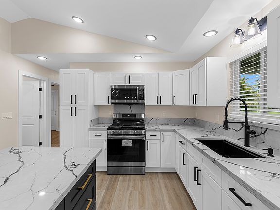 4th image of 16-2138 Rainbow Dr