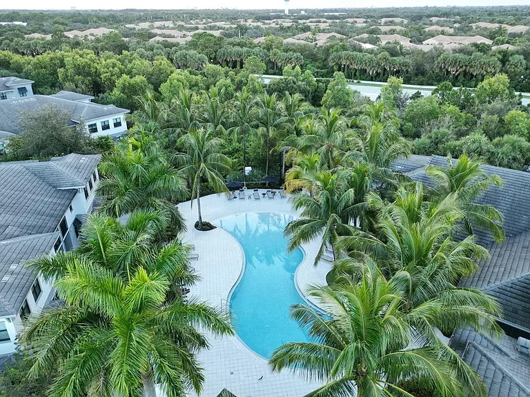 The Hamptons at Palm Beach Gardens Apartments — Photo 22
