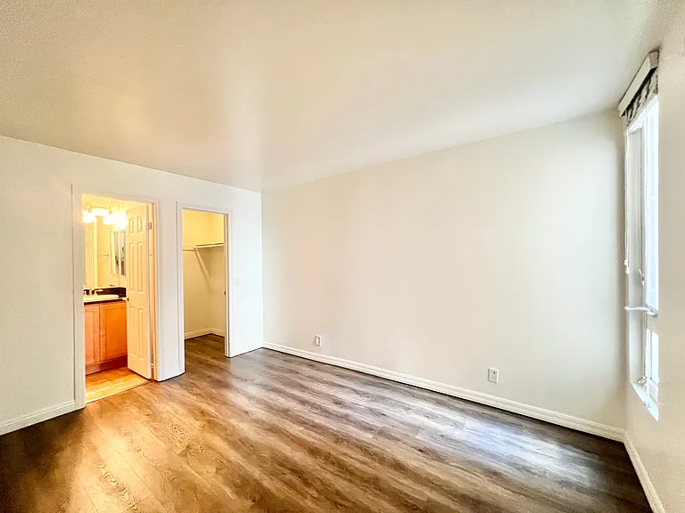 5540 Lindo Paseo #4 — Photo 3