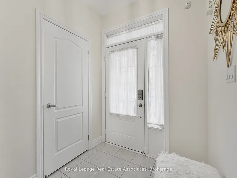 41 Mazarine Ln — Photo 5