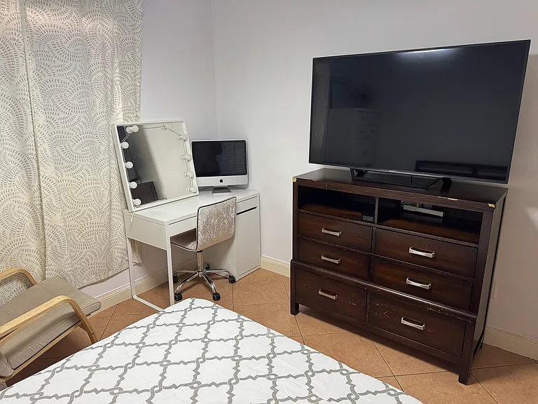 5420 W 27th Ct — Photo 5