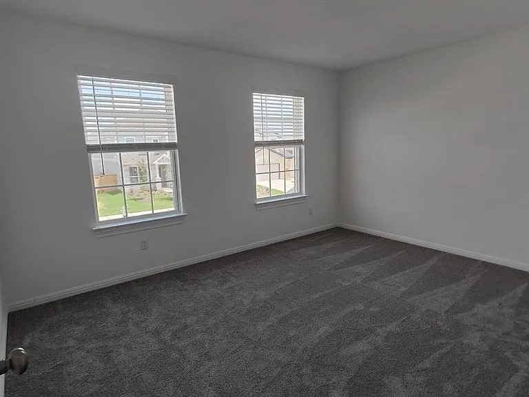 216 Turnbuckle Bnd — Photo 5