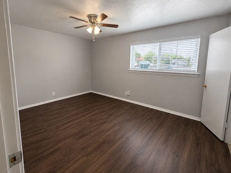 2434 Louise St #1 — Photo 9