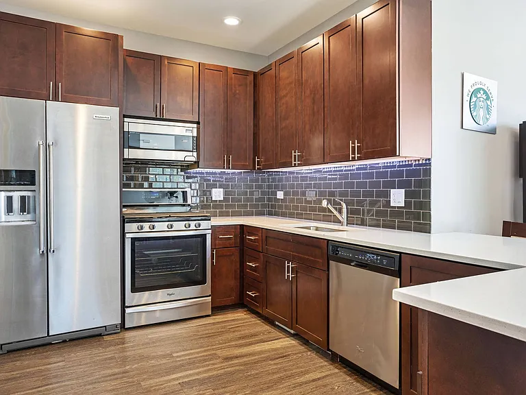 1240 W Indian Trl — Photo 1