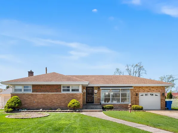 5236 N Pioneer Ave, Chicago, IL 60656