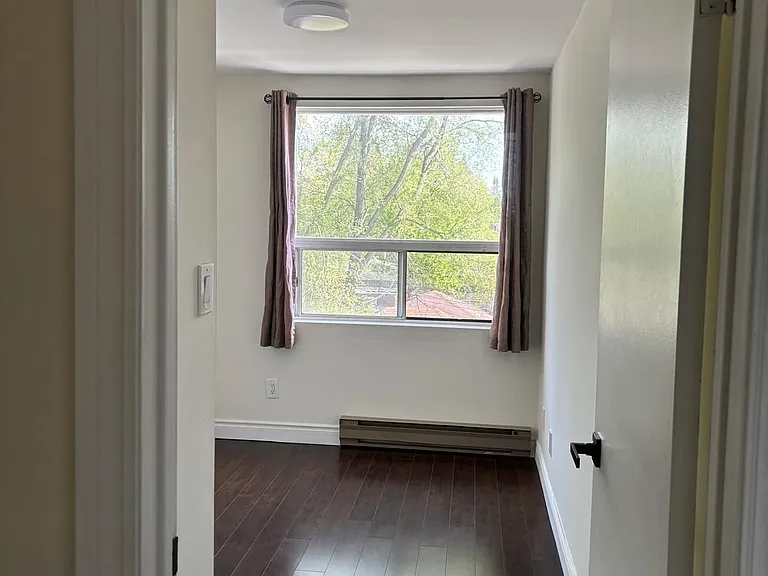 1389 Danforth Ave #B — Photo 7