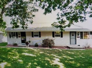 1306 Sunray Ln, Green Bay, WI 54313