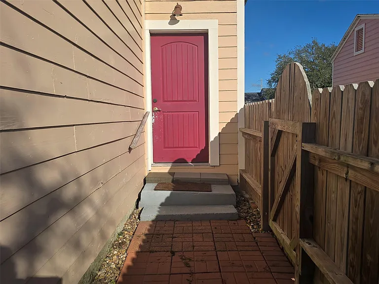 5309 Avenue O — Photo 11