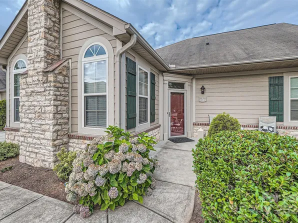 2348 Coltsview Ln, Matthews, NC 28105