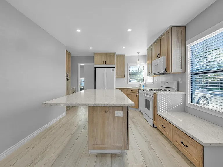 4604 Norwood St — Photo 8