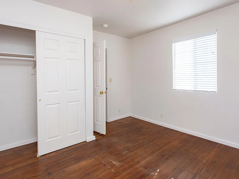 425 Stewart St — Photo 7