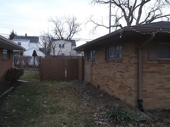 3rd image of 1555 Walbridge Ave