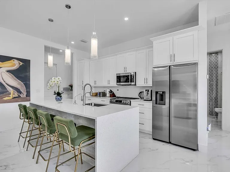 116 SE 5th Pl — Photo 22