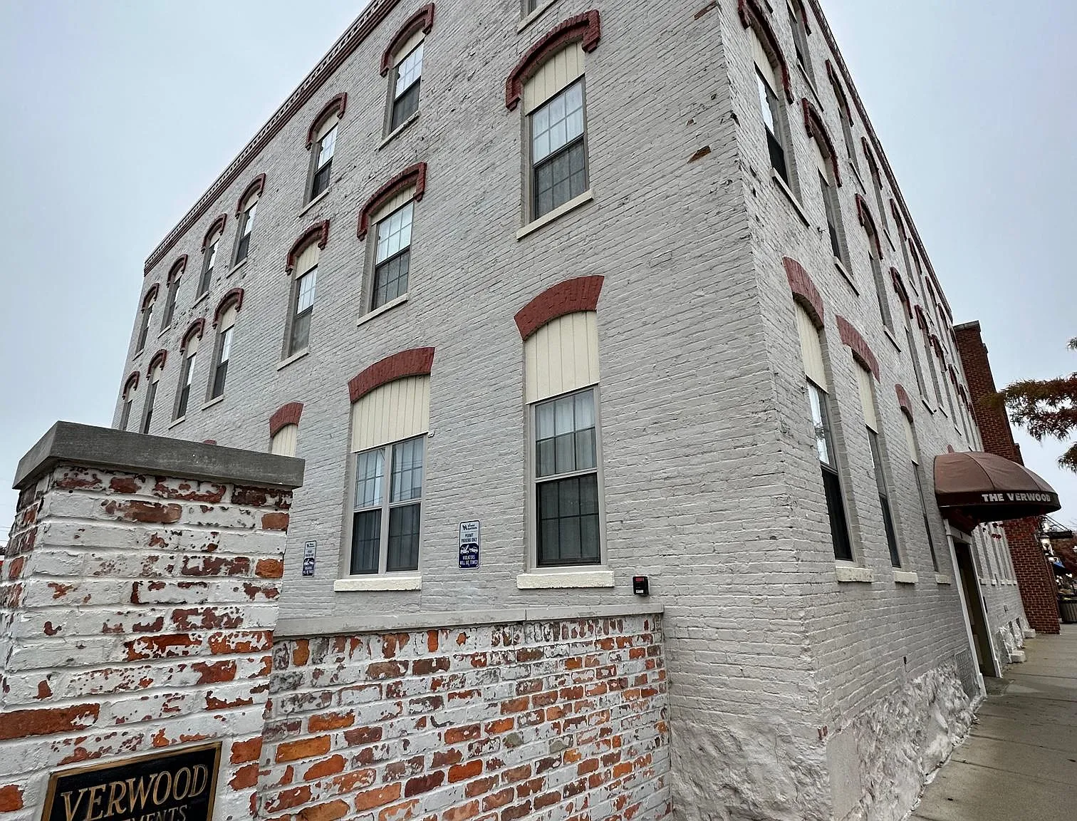 54 S Broadway St — Photo 2